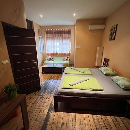 Elegance On A Budget - Rooms For Rent In Sofia Center Exterior foto