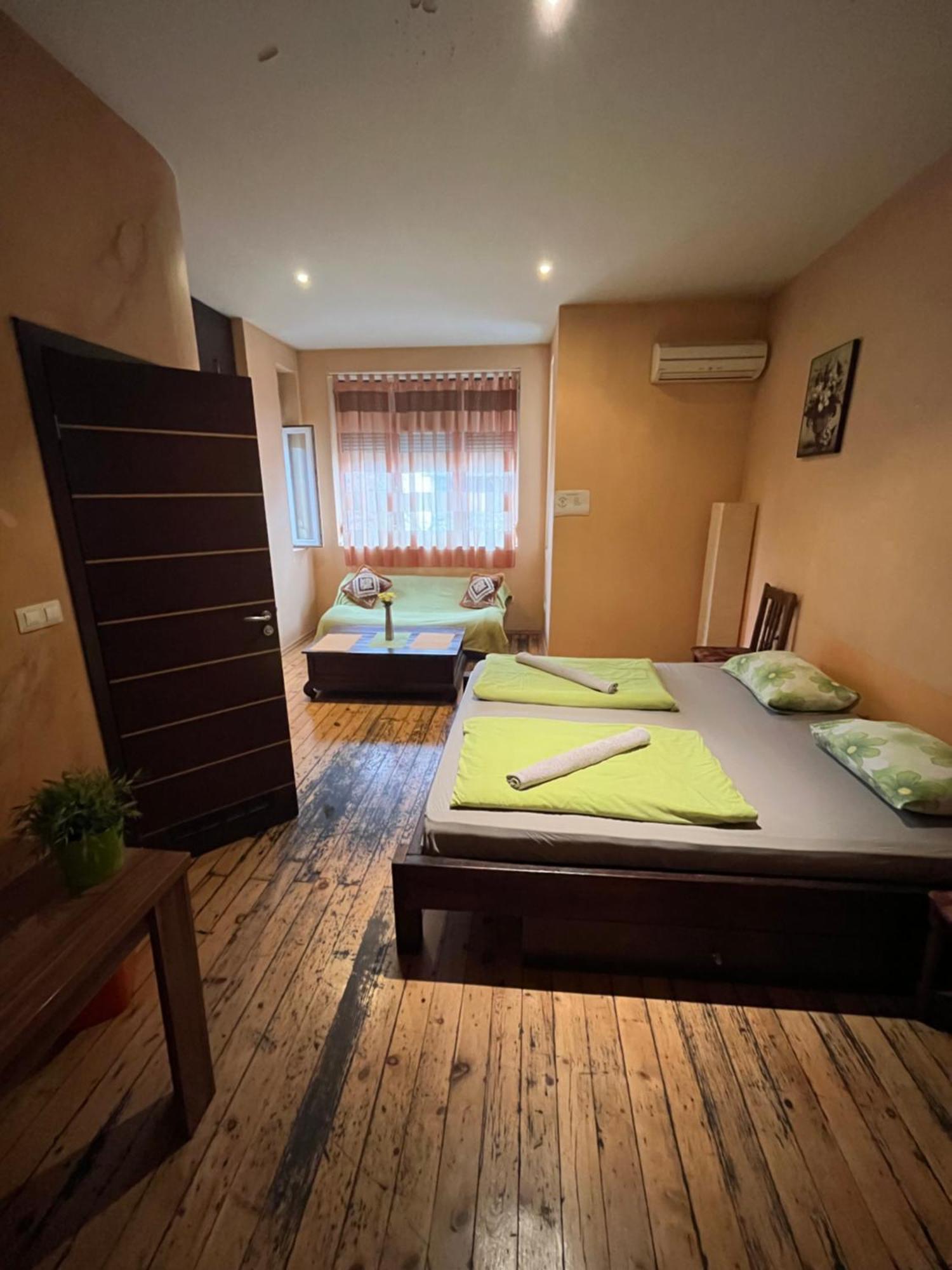 Elegance On A Budget - Rooms For Rent In Sofia Center Exterior foto